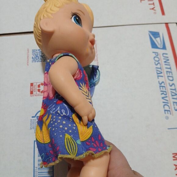 2018 Hasbro Baby Blonde Doll 12” Small Spot On Dress - Picture 5 of 8